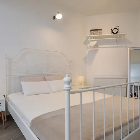 Apartment Perfectly Located Studio Star