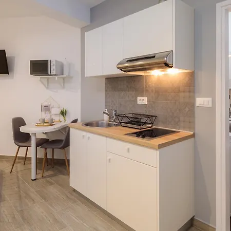 Perfectly Located Studio Star Apartment